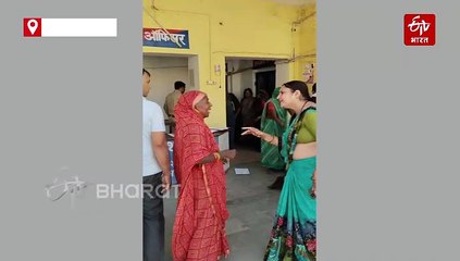 महिलाओं ने पुलिस थाने का घेराव कर किया पथराव, रिकॉर्ड और वर्दी फाड़ी