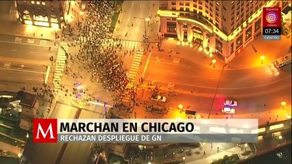 Manifestantes marchan en contra de la guardia nacional en las calles de Chicago