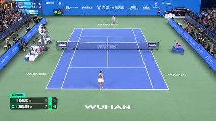 Wuhan - Swiatek s'impose et file en quarts