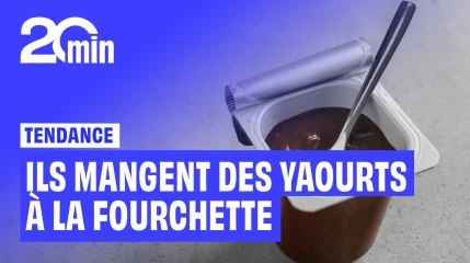 Ils se rassemblent pour manger des desserts à la fourchette