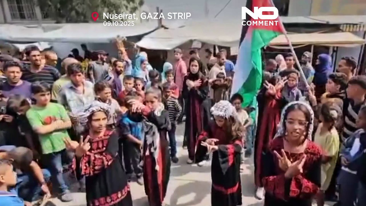 الفلسطينيون يحتفلون في غزة بعد دخول اتفاق وقف إ...