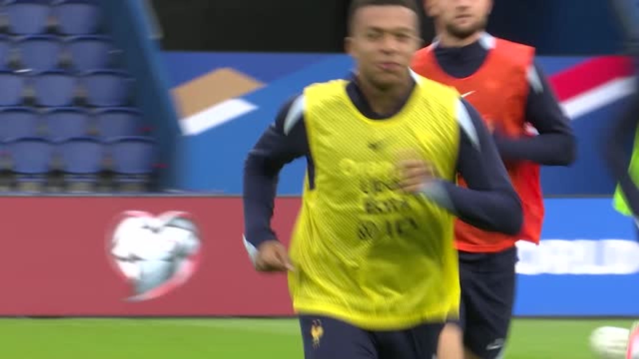 Bleus - Kylian Mbappé grimaçant à l’entraînement