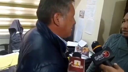 Potosí: Gerente de la empresa de aseo se esconde bajo el escritorio para evitar reclamos por la basura en la ciudad 