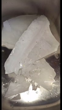 Alla öar flydde, och bergen fanns inte mer. Stora hagel, tunga som talenter, föll från himlen över människorna, och de hädade Gud för hagelplågan eftersom den var mycket svår.Upp.16:20