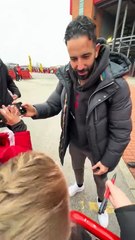 Ruben Amorim recebe prenda de adepta do United