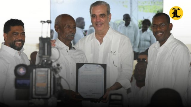 Abinader entrega títulos en Palmarejo y comunitarios exigen acceso a agua potable