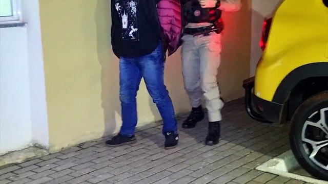 Se deu mal! Em moto com R$ 10 mil em débitos, piloto tenta fugir da PM, mas acaba detido