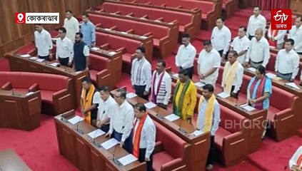 মুখ্য কাৰ্যবাহী সদস্য হিচাপে শপত বাক্য পাঠ কৰিলে হাগ্ৰামা মহিলাৰীয়ে