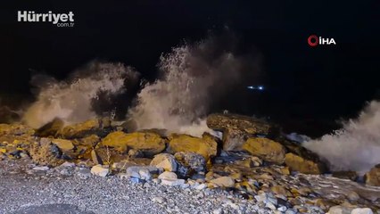 Amasra'da dalgaların boyu 8 metreyi aştı