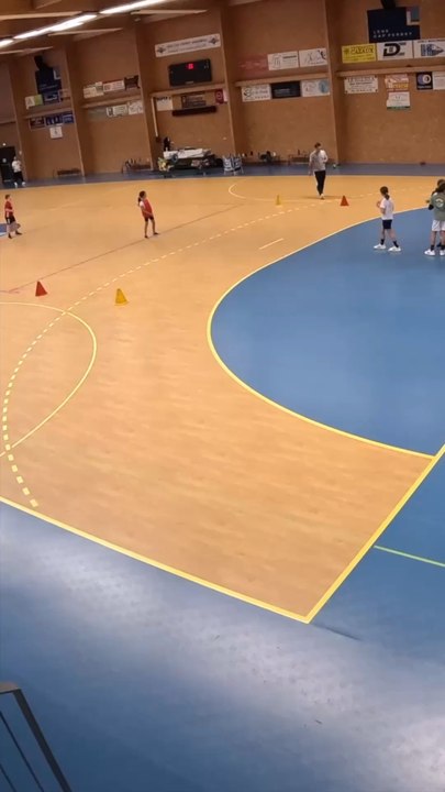 Situation Handball : Améliorer le Dribble à Pleine Vitesse | Exercice Enchaînement Duels