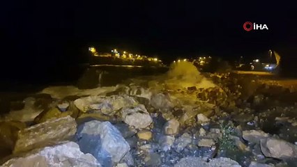 Karadeniz’de dalgaların boyu 8 metreyi aştı