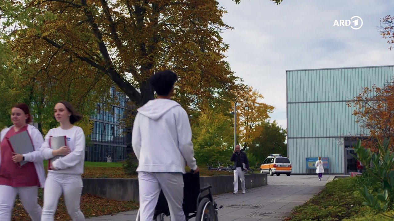 In aller Freundschaft - Die jungen Ärzte: Beschützerinstinkt | Folge 431