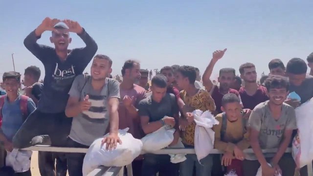 Palestinians: I love you, Trump