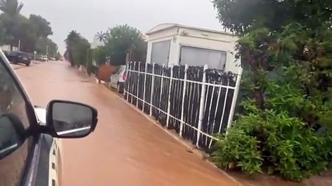 La Guardia Civil interviene este viernes en el desalojo del camping Villas Caravaning, en Cartagena