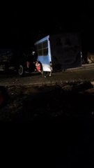 Acidente entre caminhão e ônibus deixa um morto em MG