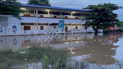 Walking Along Flooded Narrow lanes Koh Kret Thailand