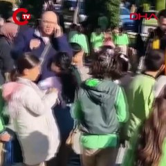 Belediye otobüsü, kamyona yandan çarptı; 22 öğrenci yaralandı