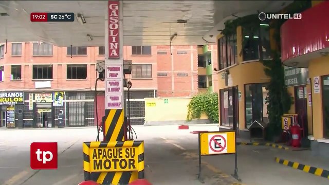 Dobles filas en surtidores por falta de combustible provocan caos vehicular en el país