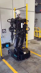 Valvarrone, un robot umanoide in officina meccacina ''So svolgere molte mansioni''
