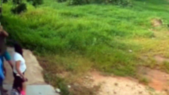 Jovem é morta a golpes de foice ao sair de casa para levar filhos à escola