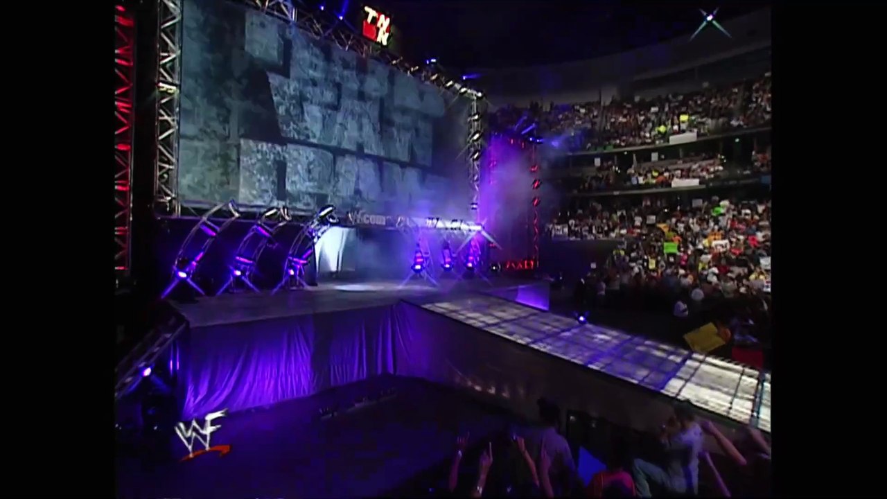 WWE Raw 2001 Episode 32
