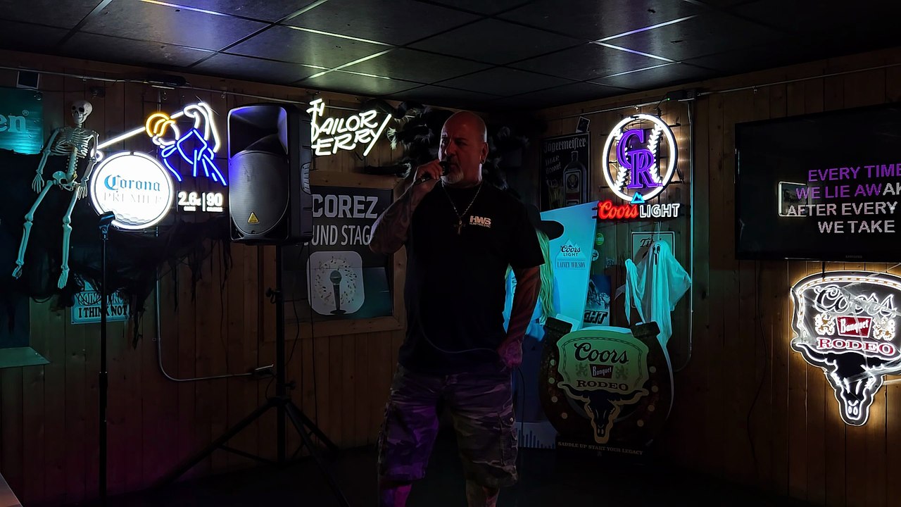 THREE DAYS GRACE - I HATE EVERYTHING ABOUT YOU (PERFORMED LIVE AT SCOREZ)