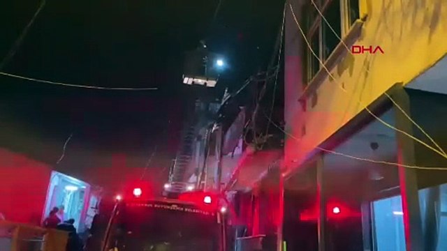 Şişli’de 3 katlı binanın çatısında yangın! İtfaiye müdahale etti