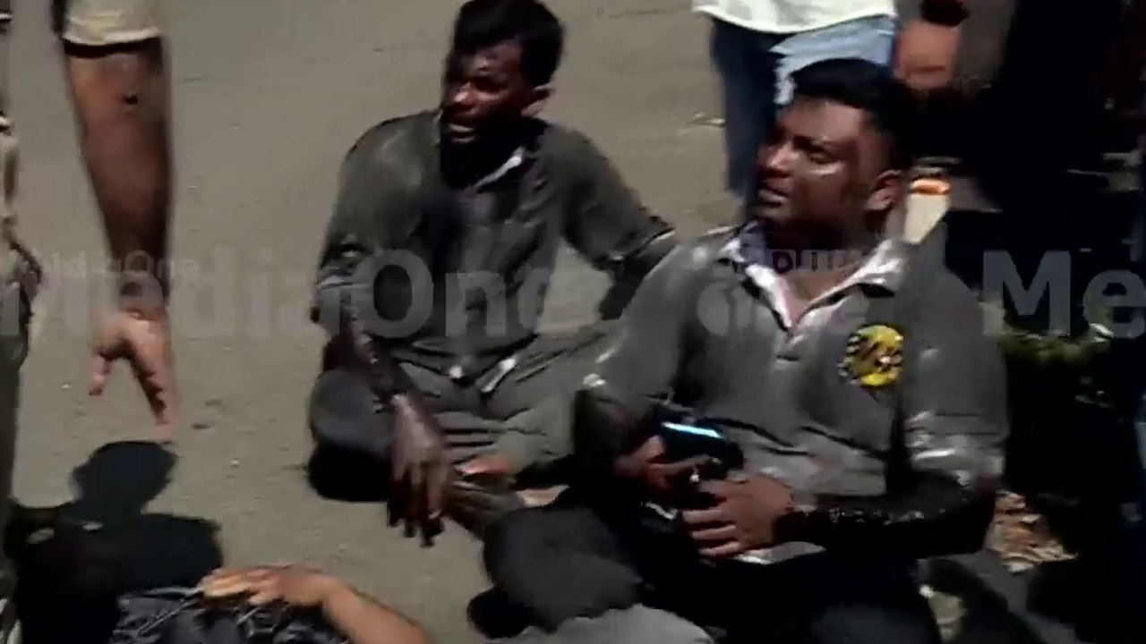 കരി ഓയിൽ ഒഴിച്ച് യൂത്ത് കോൺ​ഗ്രസ് പ്രതിഷേധം;മുഖ...