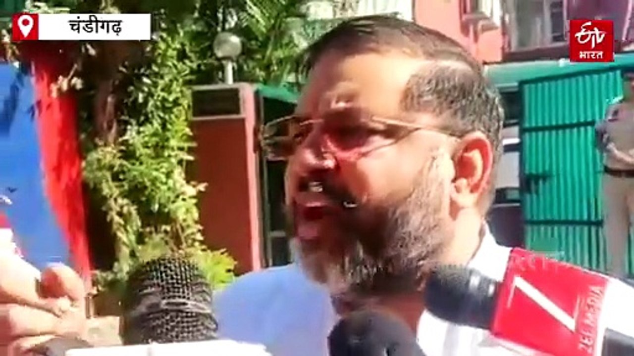 हरियाणा IPS सुसाइड मामला: रोहतक एसपी पर गिरी गाज, पोस्टमार्टम पर सस्पेंस बरकरार, परिवार ने डेडबॉडी जबरन ले जाने का लगाया आरोप, चंडीगढ़ डीजीपी की सफाई-'परिवार की सहमति से होगा पोस्टमार्टम'