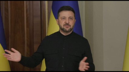 Zelensky: "Persino Hamas smette di combattere, ma non il Cremlino"