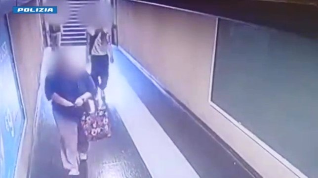 Milano, donna rapinata nel sottopasso della metro: fermato 23enne egiziano, caccia al complice (11.10.25)