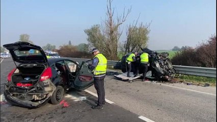Il video con i resti delle due auto coinvolte nell'incidente a Ferrara con tre vittime