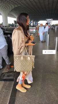 Bollywood Actress Nimrat Kaur Was Seen in Mumbai Airport 🔥❤️🥰