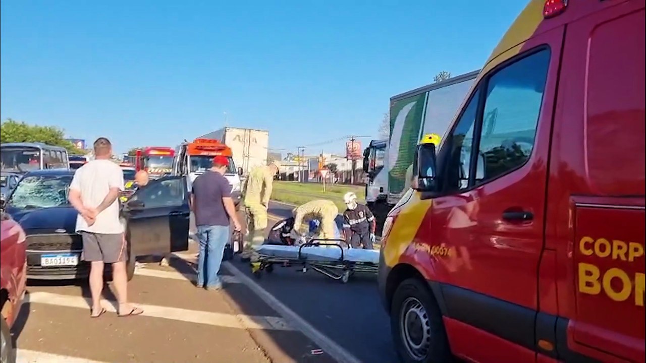 Homem tem lesões na cabeça após ser atropelado por carro na BR-277