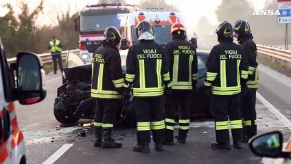 Frontale nel Ferrarese, morti una donna e due giovani