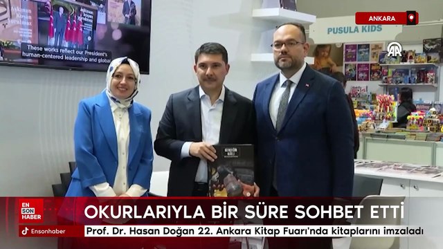Cumhurbaşkanlığı Özel Kalem Müdürü Doğan 22. Ankara Kitap Fuarı'nda kitaplarını imzaladı