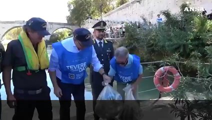 Gualtieri partecipa al Tevere Day: "Stiamo facendo rinascere il fiume"