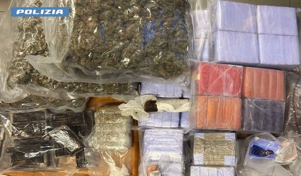 Milano - Sette arresti e oltre 50 chili di droga sequestrati in un blitz della Polizia (11.10.25)