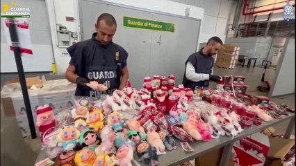 Sequestrati a Malpensa 1,5 milioni di figurine e giochi contraffatti