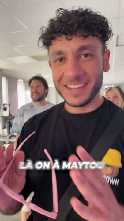 Il m’entraîne à la machine à coup de poing