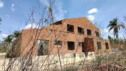 HAVIAM SETE PESSOAS POR ALI, PASSAMOS POR PERIGO E MEDO