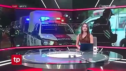Video: Sujeto apunta con un arma a una mujer y ella en la desesperación lanza su celular