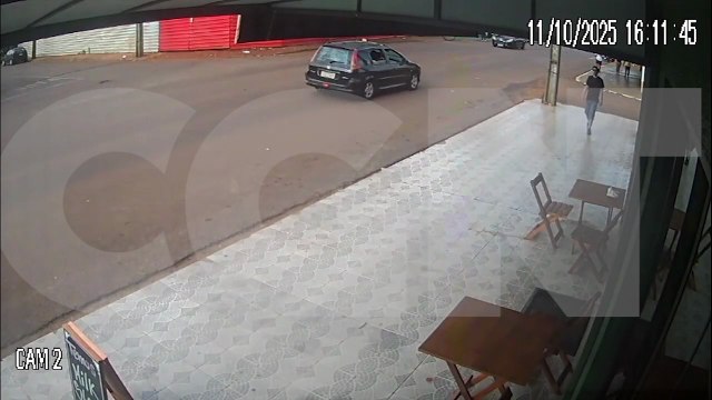 Câmera flagra acidente que deixou motociclista ferido na Rua Europa