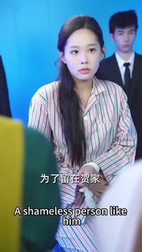 On the wedding day, her fiancé ran away for Bai Yueguang and pushed her into the center of public ridicule. Just when everyone was waiting to see her laugh, her father took her hand in public and married her. From then on, she became the only wealthy wife