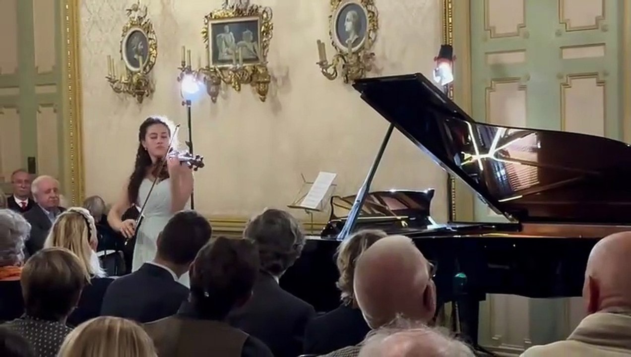 لحظة سقوط السقف على مريم أبو زهرة حفيدة عبد الرحمن أبو زهرة في إيطاليا