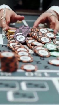 That night, she was harassed and humiliated by a dandy rich kid. He stood up for her and supported her. From then on, he entered her heart. But later, she discovered that his deep affection was mixed with gratitude. Disheartened, she turned away and disap