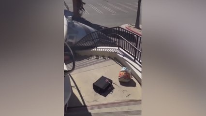 Un helicotero se estrella en plena playa en California y está apunto de caer sobre varias personas