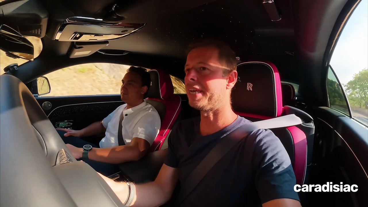 On a dormi dans la nouvelle Rolls-Royce Spectre Black Badge électrique