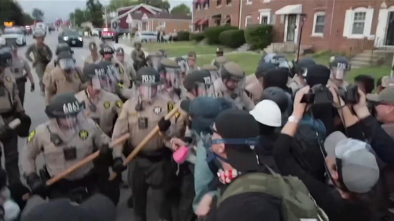 Violence breaks out at Chicago ICE facility as protesters and police collide