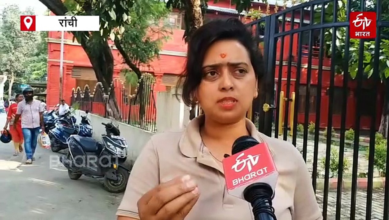 रांची विश्वविद्यालय में डिग्री के लिए उमड़ी छात्रों की भीड़, ऑनलाइन व्यवस्था नहीं होने से विद्यार्थियों को परेशानी